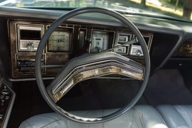 Rent Cars and Buses: Lincoln Continental Mark V